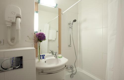 Resothel Group Hotel